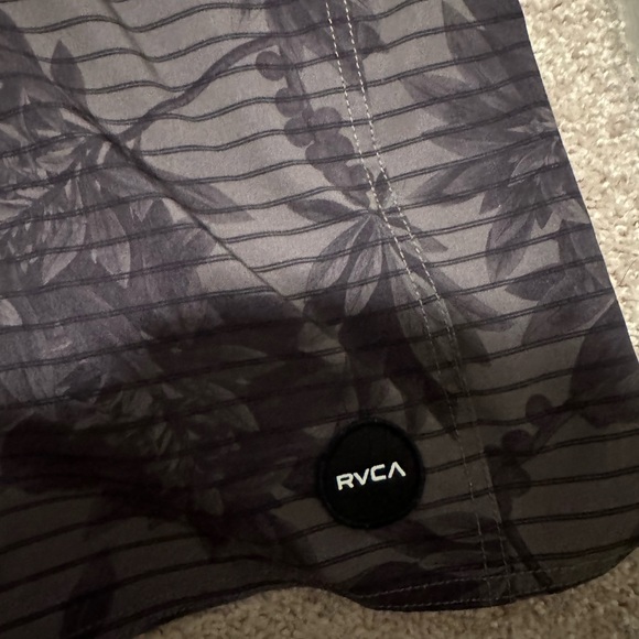 RVCA Swim Trunks/Boardshorts Size Large 34 - Picture 5 of 6